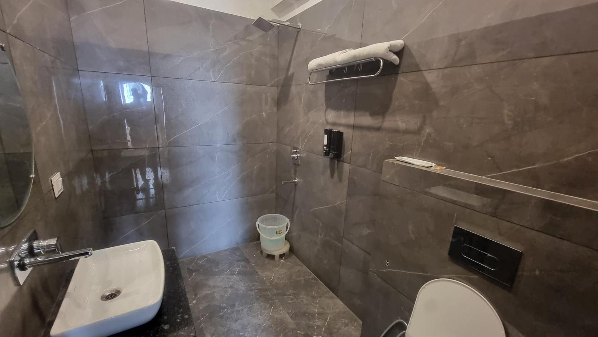 Praana Wellness Resort By Around Stays Rishīkesh Extérieur photo